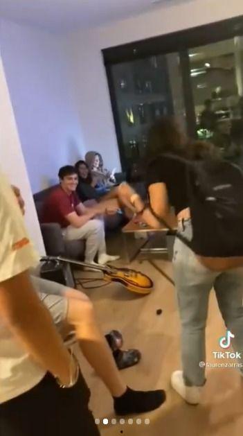 女友吃瓜男友吃瓜视频在线观看,一起在线观看吃瓜男友吃瓜女友的甜蜜瞬间