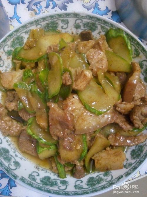 吃瓜炒猪肉怎么做视频,吃瓜炒猪肉，夏日家常菜轻松上桌