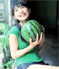 开播算命吃瓜是真的吗视频,网络现象背后的真实故事