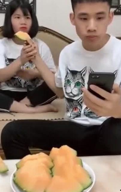 吃瓜姐姐弟弟视频,揭秘家庭欢乐日常