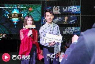 名嘴集体吃瓜视频播放,集体吃瓜，视频播放引发热议