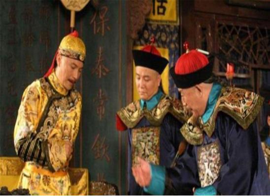 乾隆在路上吃瓜视频,趣味横生一幕再现